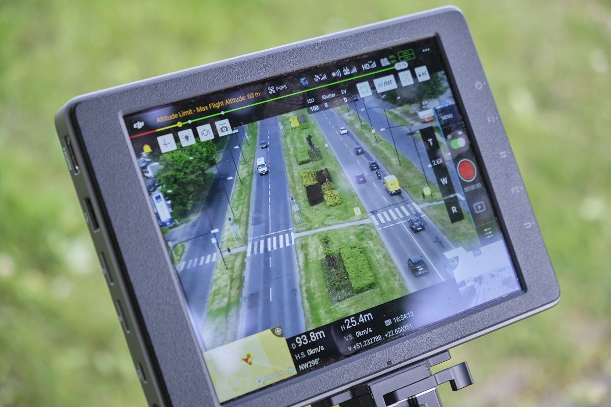 Policyjny dron monitorował przejście dla pieszych na al. Witosa