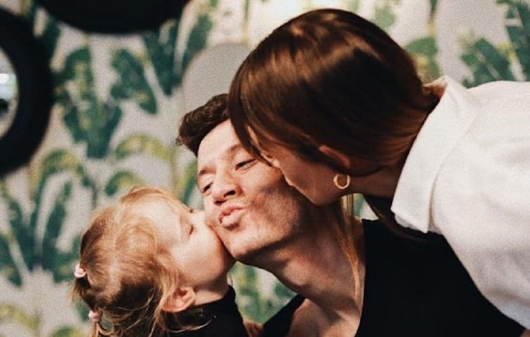 Ania i Robert Lewandowscy z córką Klarą