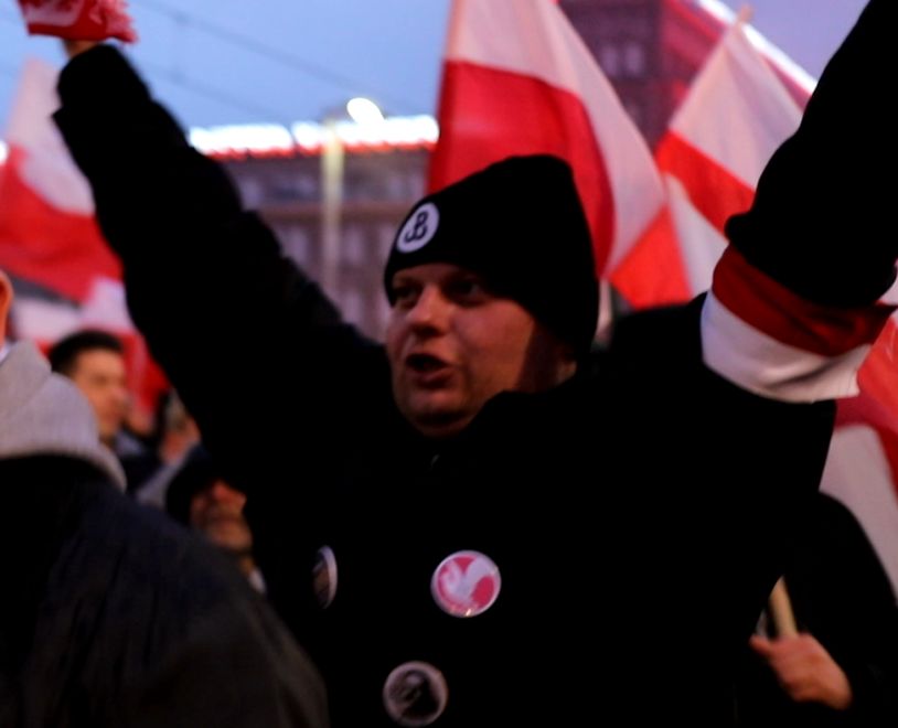 Marsz Niepodległości. Policja szuka mężczyzn ze zdjęć