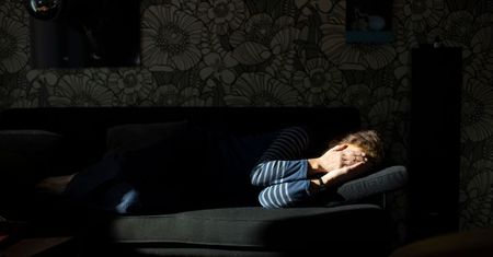 Twierdzą, że nagłaśniają problem samobójstw, a reklamują rajstopy. Psychiatra: Niedopuszczalne i skandaliczne