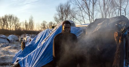Ataki na burmistrzów. Spalili dom i samochody. Francuz uciekł z miasta