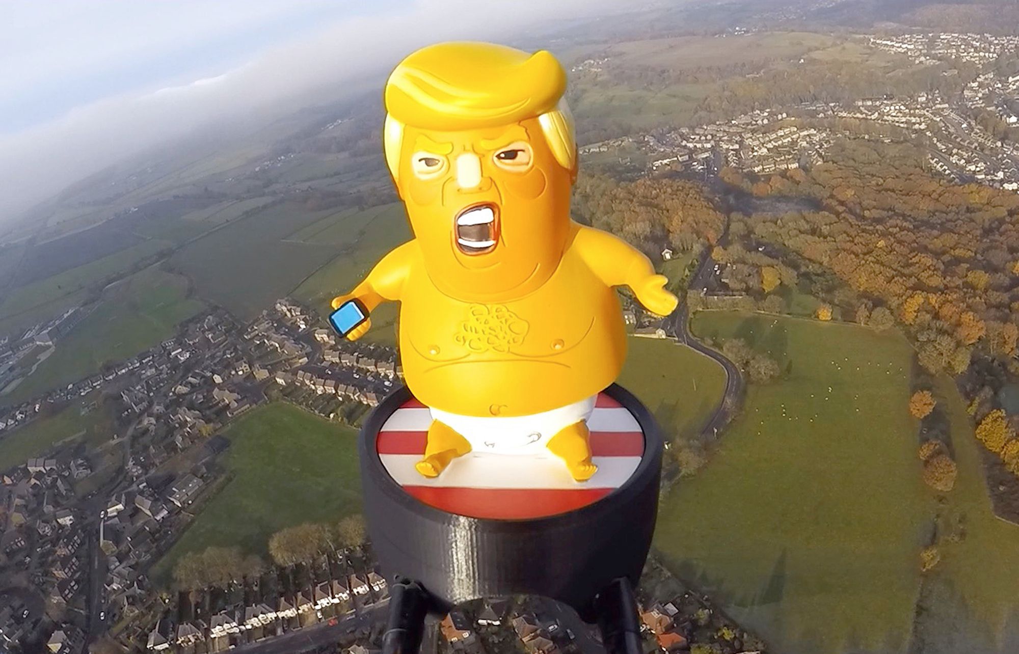Figurka Trumpa w kosmosie to niezły żart. Zdjęcia wyglądają zabawnie 3