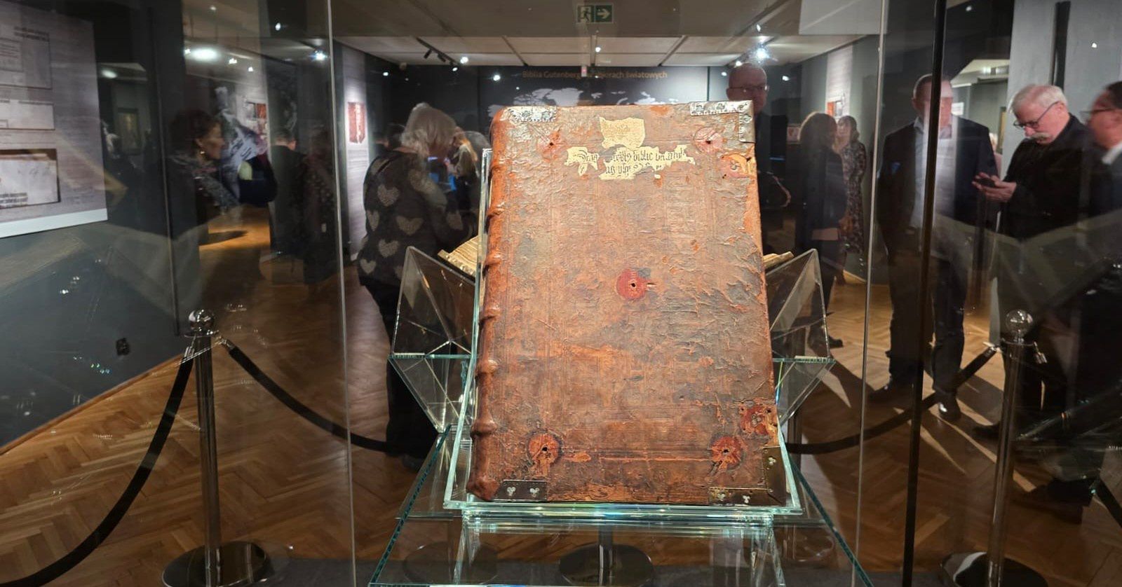 Pelplińską Biblię Gutenberga można zobaczyć w Muzeum Diecezjalnym w Pelplinie