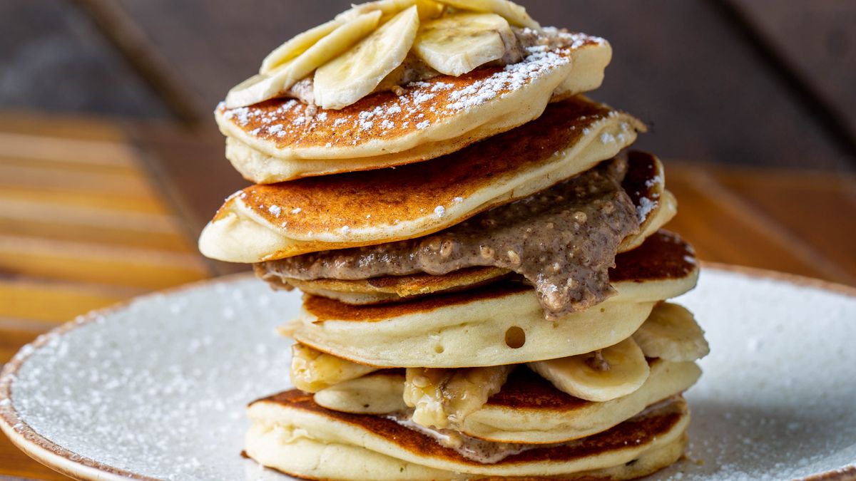 Biorę serek wiejski i 2 jajka i po chwili mam górę placuszków