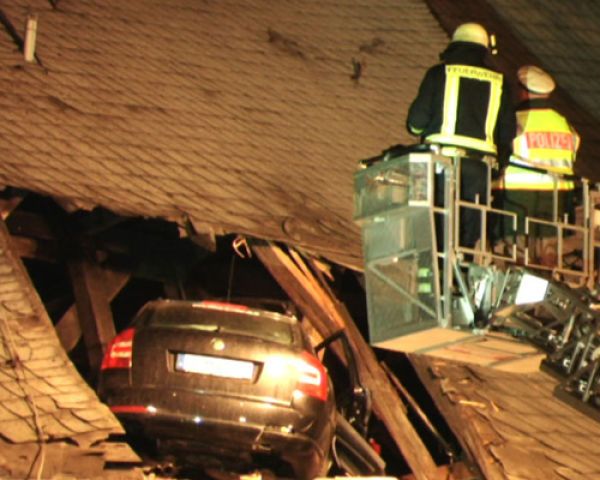 Najdziwniej zaparkowane samochody [galeria] 49