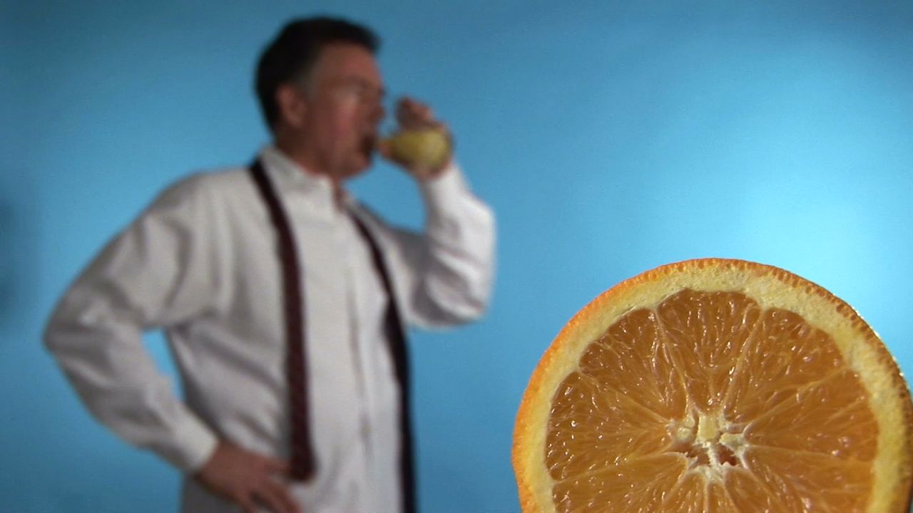 Niedobór witaminy C. 9 objawów, które powinny cię zaniepokoić (WIDEO)