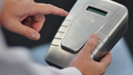 Przenośne urządzenie sprawdzi nasze palce w poszukiwaniu narkotyków 1