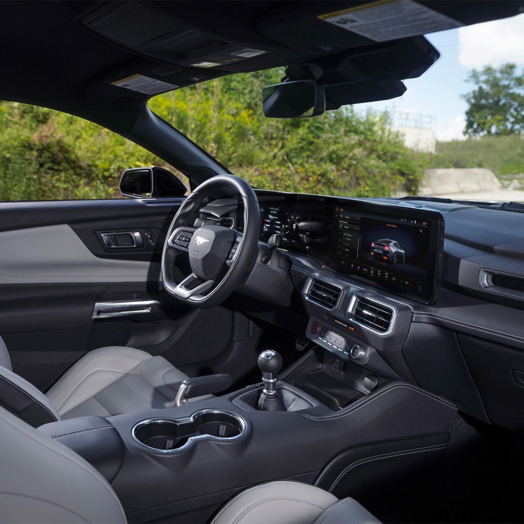 Nowy Ford Mustang - wnętrze 
