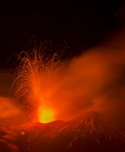 Etna wciąż aktywna. Erupcja we Włoszech