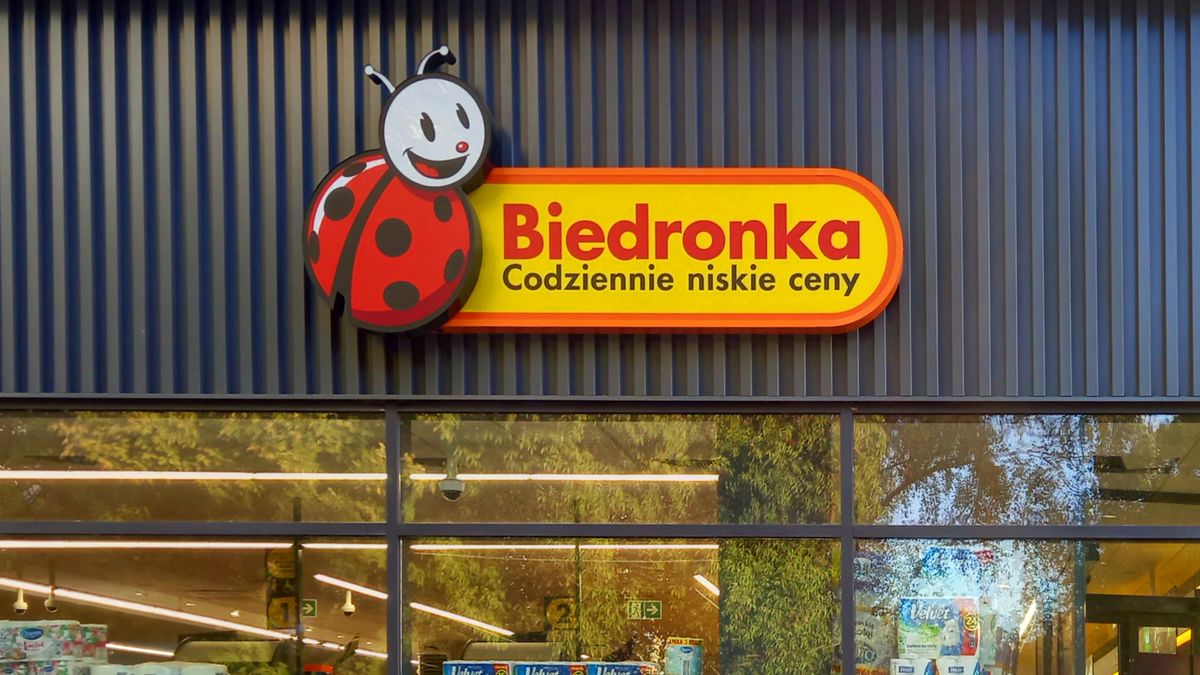 Niedziela handlowa. Promocje w Biedronce.