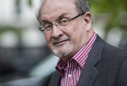 Salman Rushdie dźgnięty nożem. Leżał w kałuży krwi