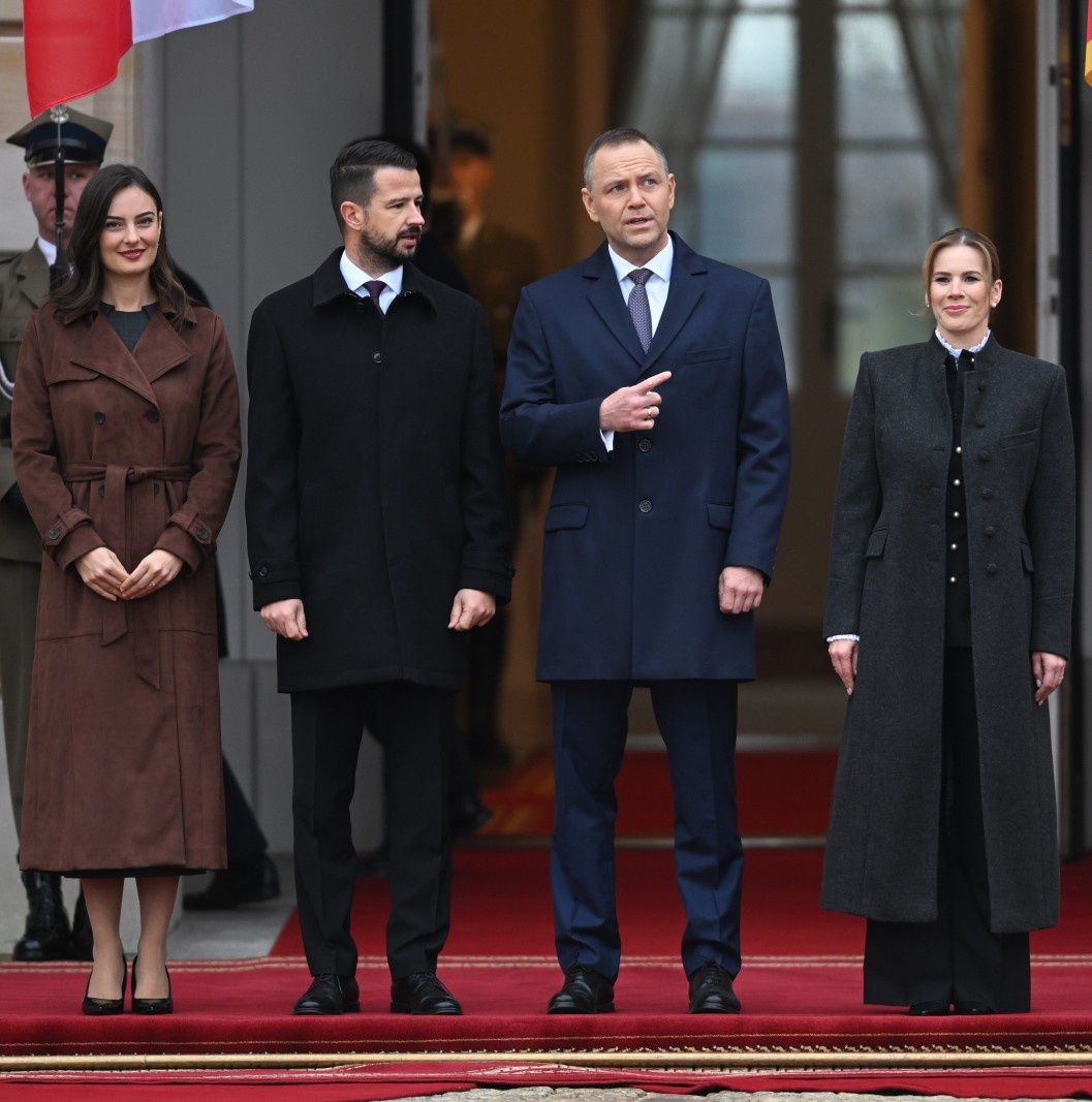 Karol i Marta Nawroccy witają parę prezydencką z Czarnogóry