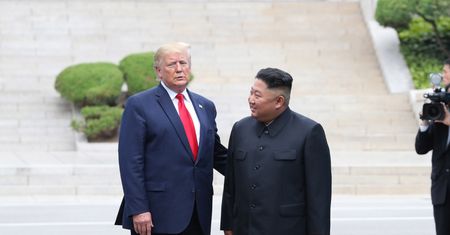 Działo się w nocy. Trump wybiera Kima, koniec obławy po postrzeleniu