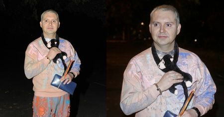 Michał Witkowski z małpą na szyi!