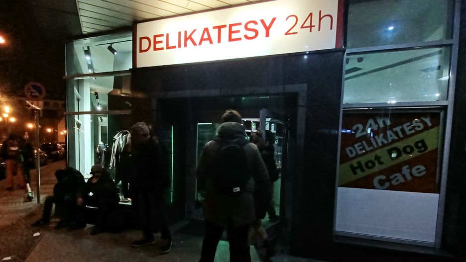 Dr n. med. Bogusława Bukowska podkreśliła, że nocna dostępność alkoholu sprzyja nadmiernym i spontanicznym zakupom.