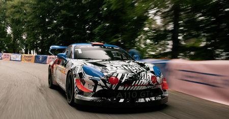 Pierwszy Delphi Art Car pokazany podczas wyścigu górskiego