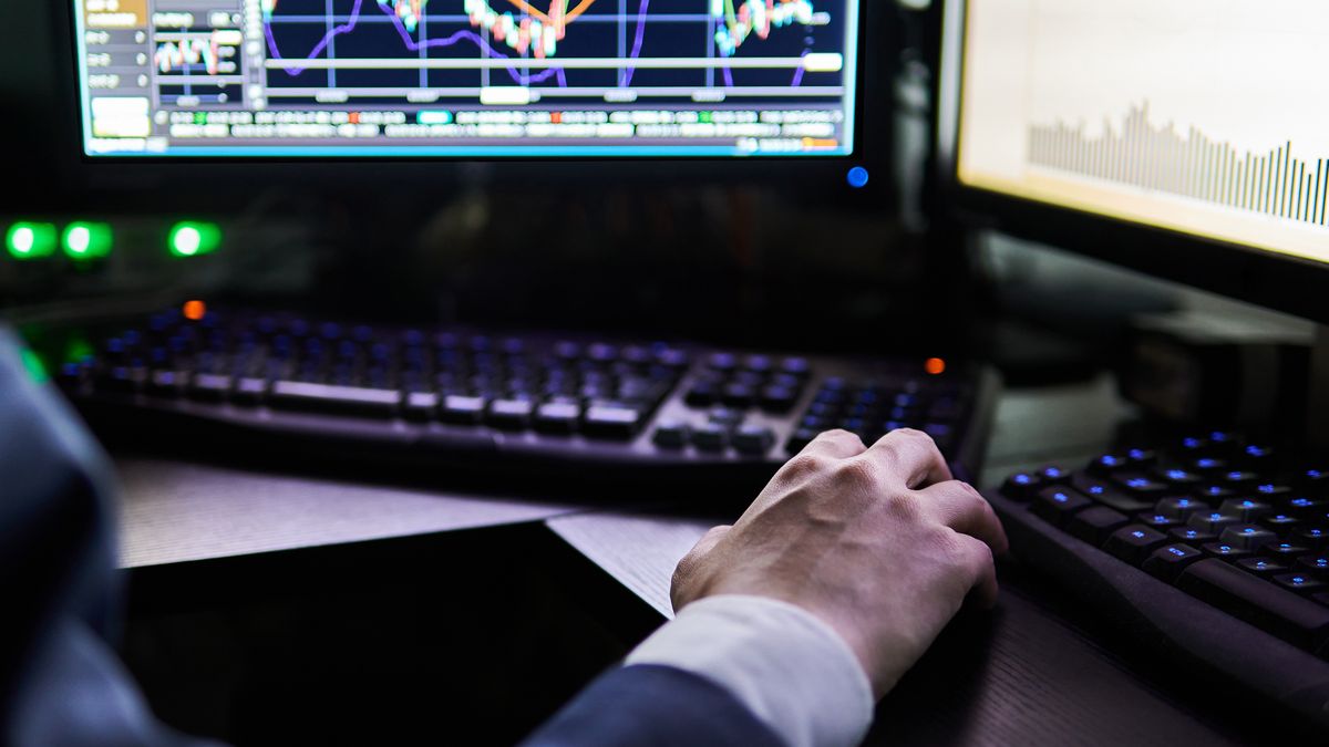 Jeszcze niedawno przeciętny inwestor był więc właściwie pozostawiony samemu sobie. Dzisiaj jest łatwiej z pomocą przychodzą rozwiązania wynikające z rozwoju technologii. Na czoło wybija się oferta ING – Investo, robot inwestujący