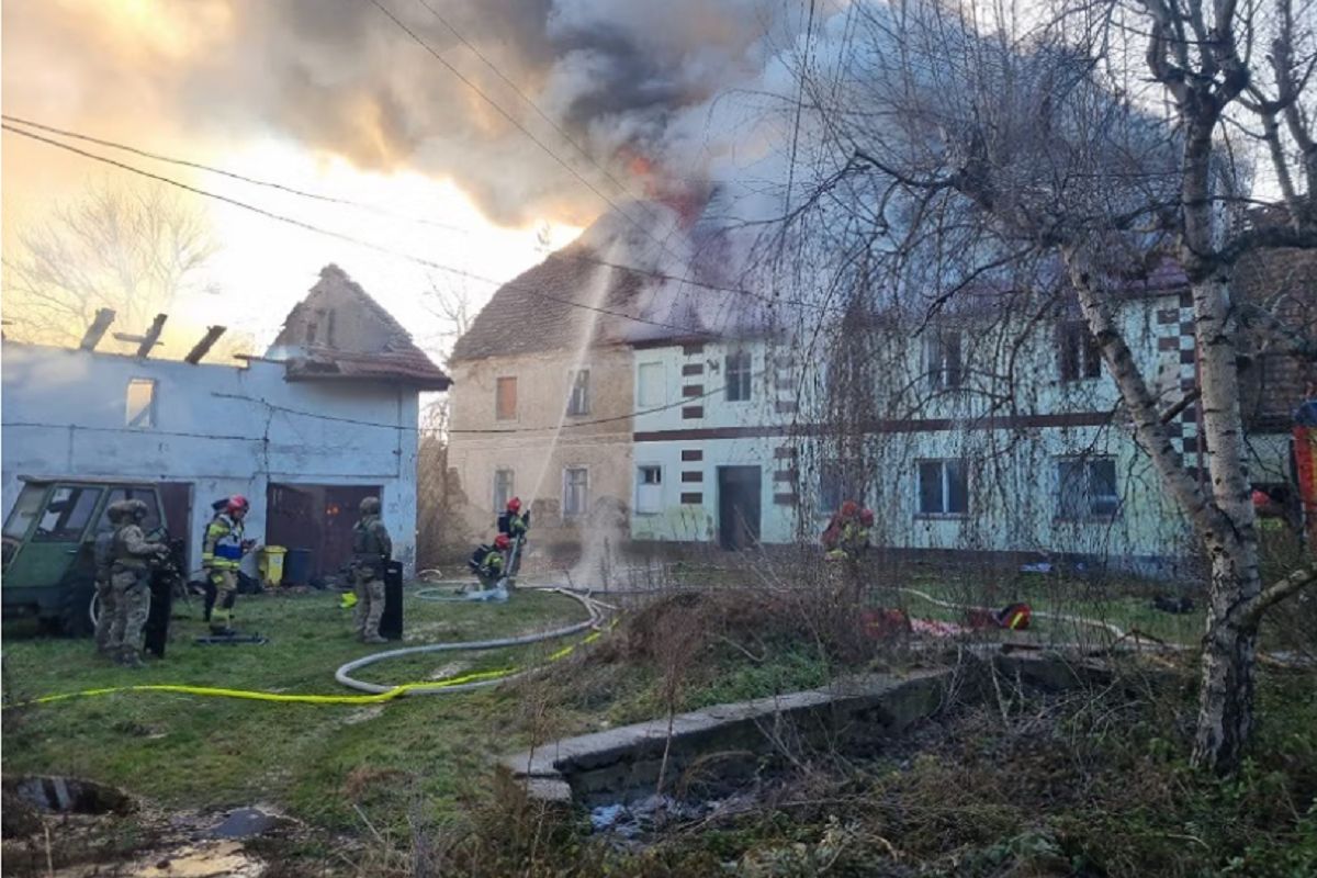 Tragiczny pożar i zabójstwo w Skale. Prokuratura ujawnia szczegóły