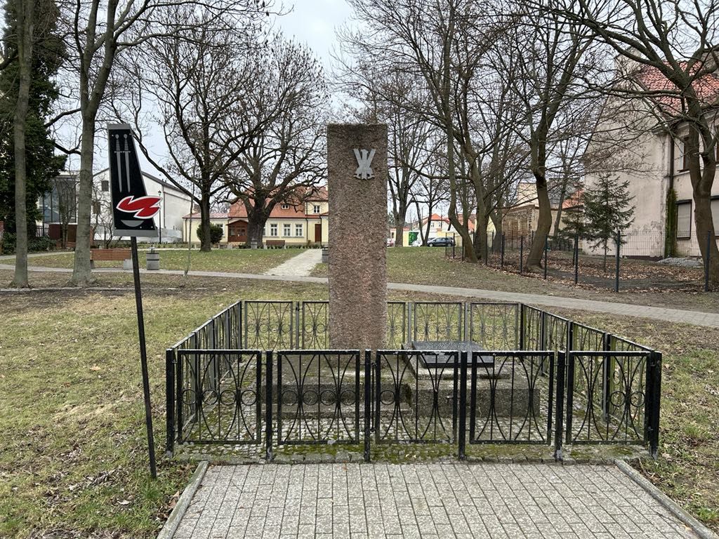 Pomnik upamiętniający nauczycieli ziemi płockiej poddany zostanie renowacji