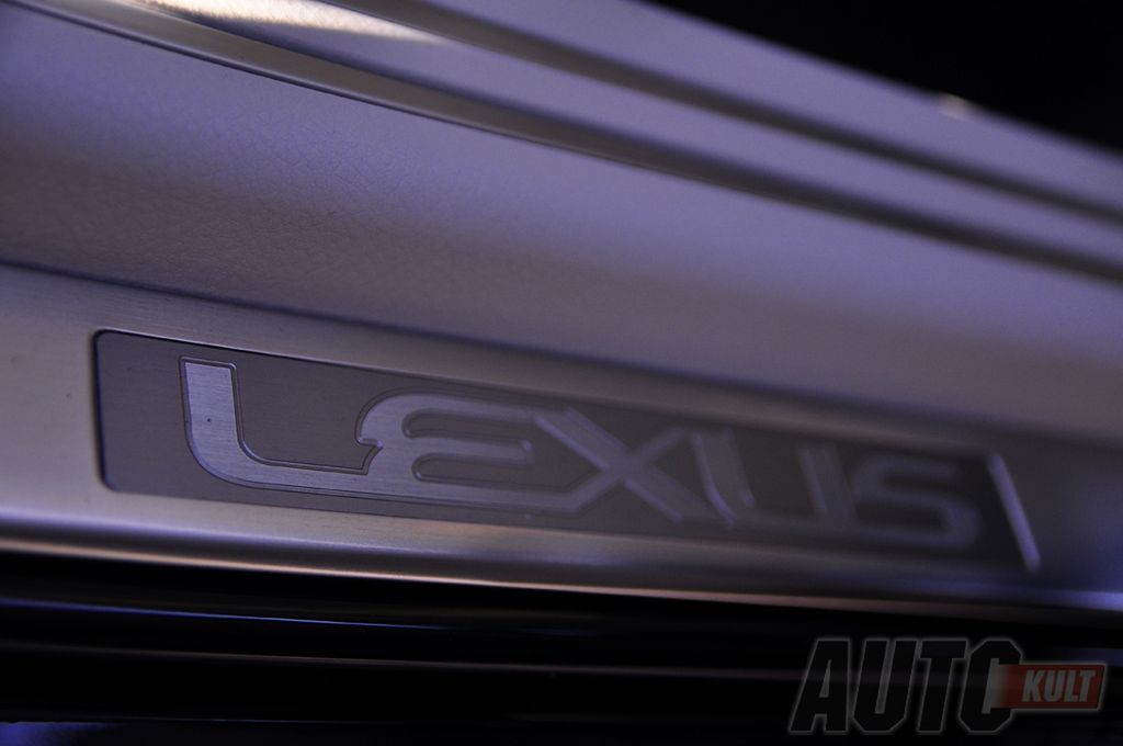 Lexus LS460 (Fot. Marcin Pogorzelski)