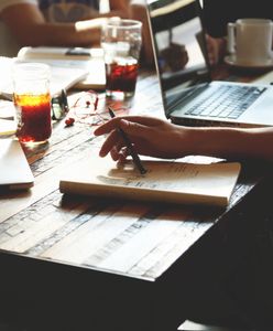 Zaległy urlop. Do kiedy trzeba wykorzystać? Zegar tyka