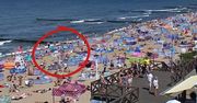 Była godzina 14:15. Kamera na plaży w Mielnie pokazała to