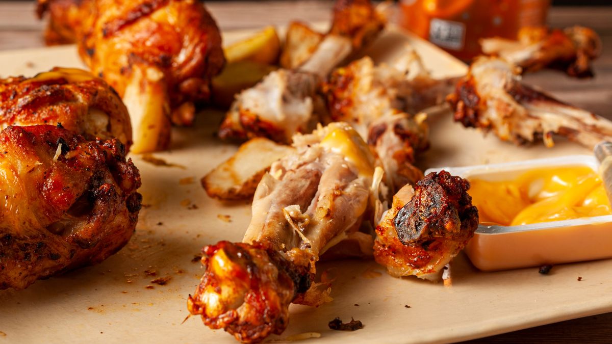 Kości z kurczaka posłużą ci do przygotowania smacznej zupy