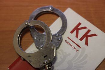 Konin: Ponad milion złotych strat. 74-latka oskarżona o serię oszustw