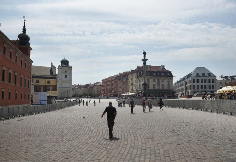 Przygotowania do obchodów miesięcznicy smoleńskiej