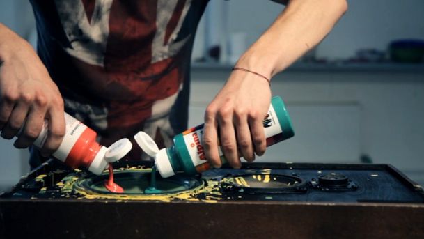 Zobacz jak powstają obrazy malowane muzyką [wideo] 1