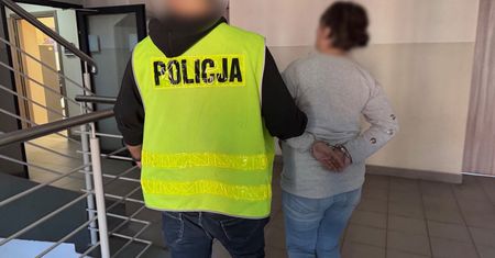 37-lataka wróciła od sąsiada. W domu z nożem rzuciła się na konkubenta