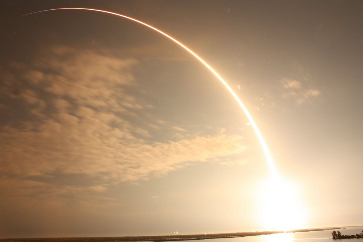 Mokre lądowanie smoka. SpaceX może świętować udaną misję 14