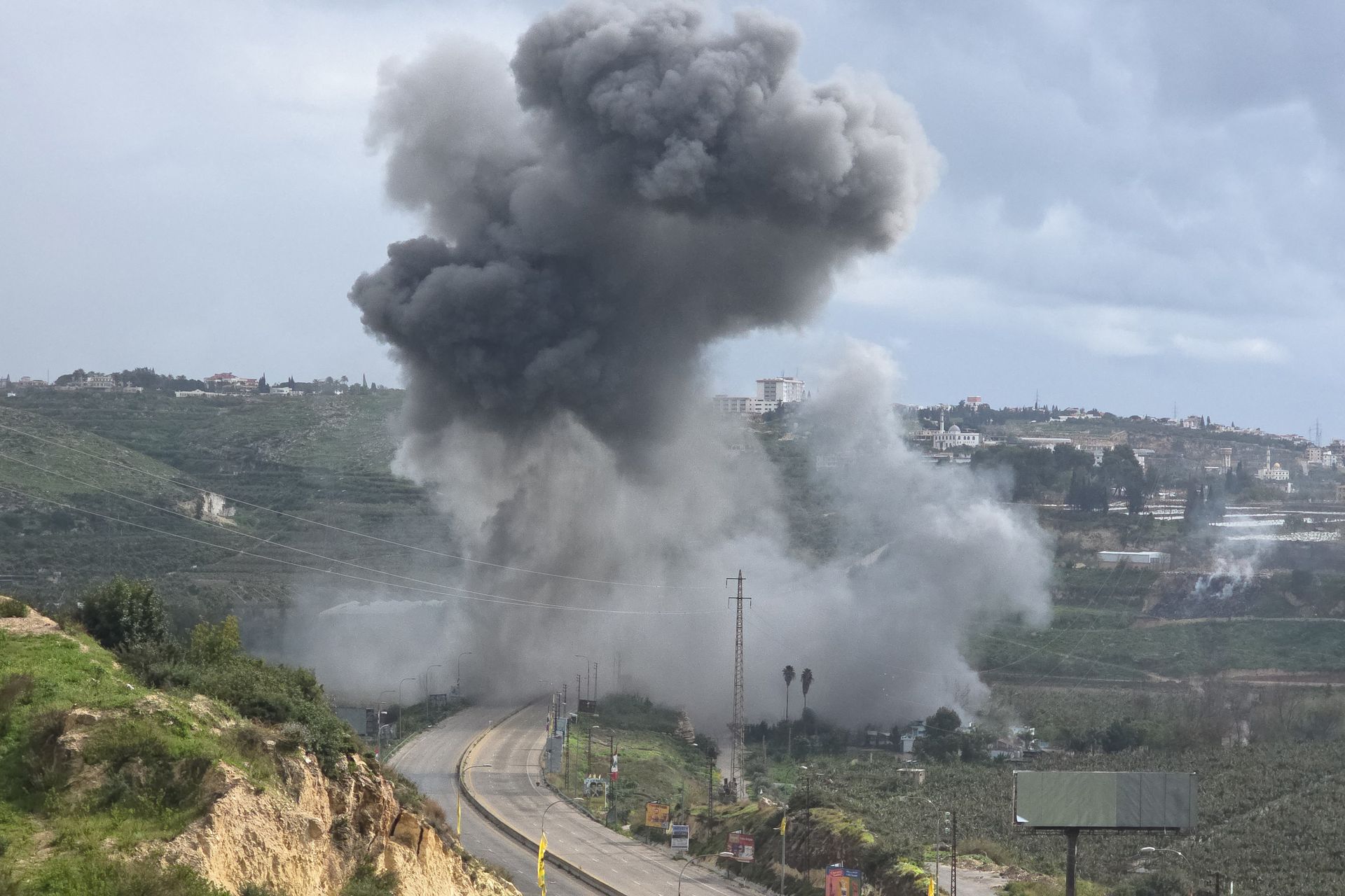 Izrael szykuje się do inwazji lądowej. Milion Libańczyków przesiedlonych