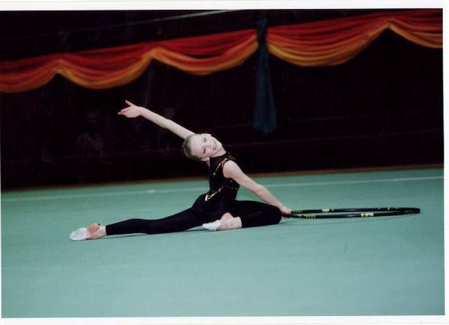 Maja Staśko na zawodach gimnastyki artystycznej 