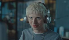 Atmosfera w miejscu pracy motywem przewodnim nowej kampanii Pracuj.pl