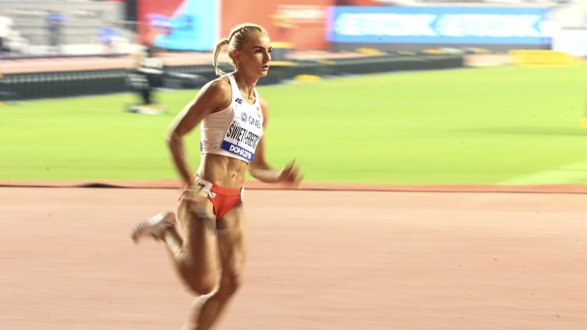 DOHA, QATAR -SEPTEMBER 29: Justyna Swiety Ersetic of Poland competes in 4x400 metres mixed relay race final during the 17th World Athletics Championships in Doha, Qatar on September 29, 2019. (Photo by Serhat Cagdas/Anadolu Agency via Getty Images)