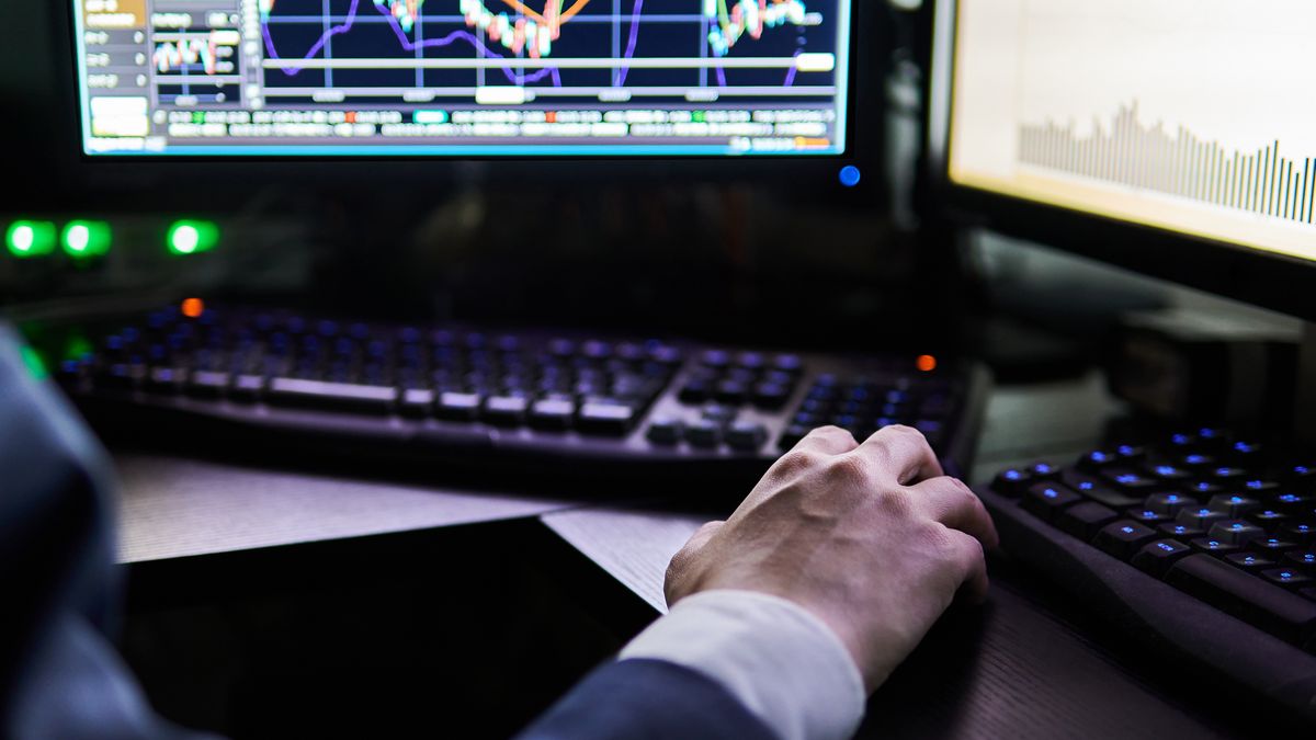 Jeszcze niedawno przeciętny inwestor był więc właściwie pozostawiony samemu sobie. Dzisiaj jest łatwiej z pomocą przychodzą rozwiązania wynikające z rozwoju technologii. Na czoło wybija się oferta ING – Investo, robot inwestujący