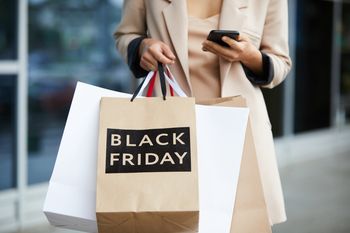 Na co uważać, korzystając z okazji na Black Friday?
