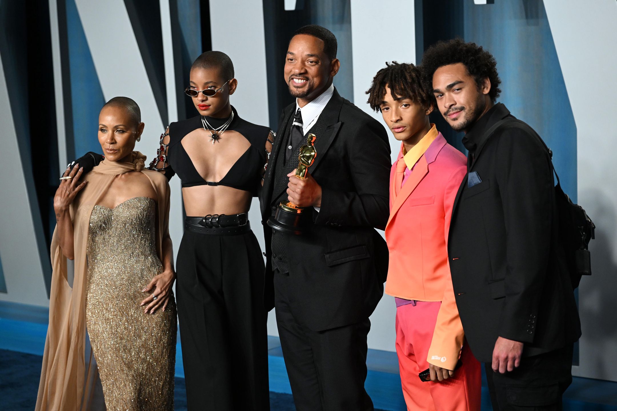 Will Smith pozuje z rodziną na "Vanity Fair" Oscar Party