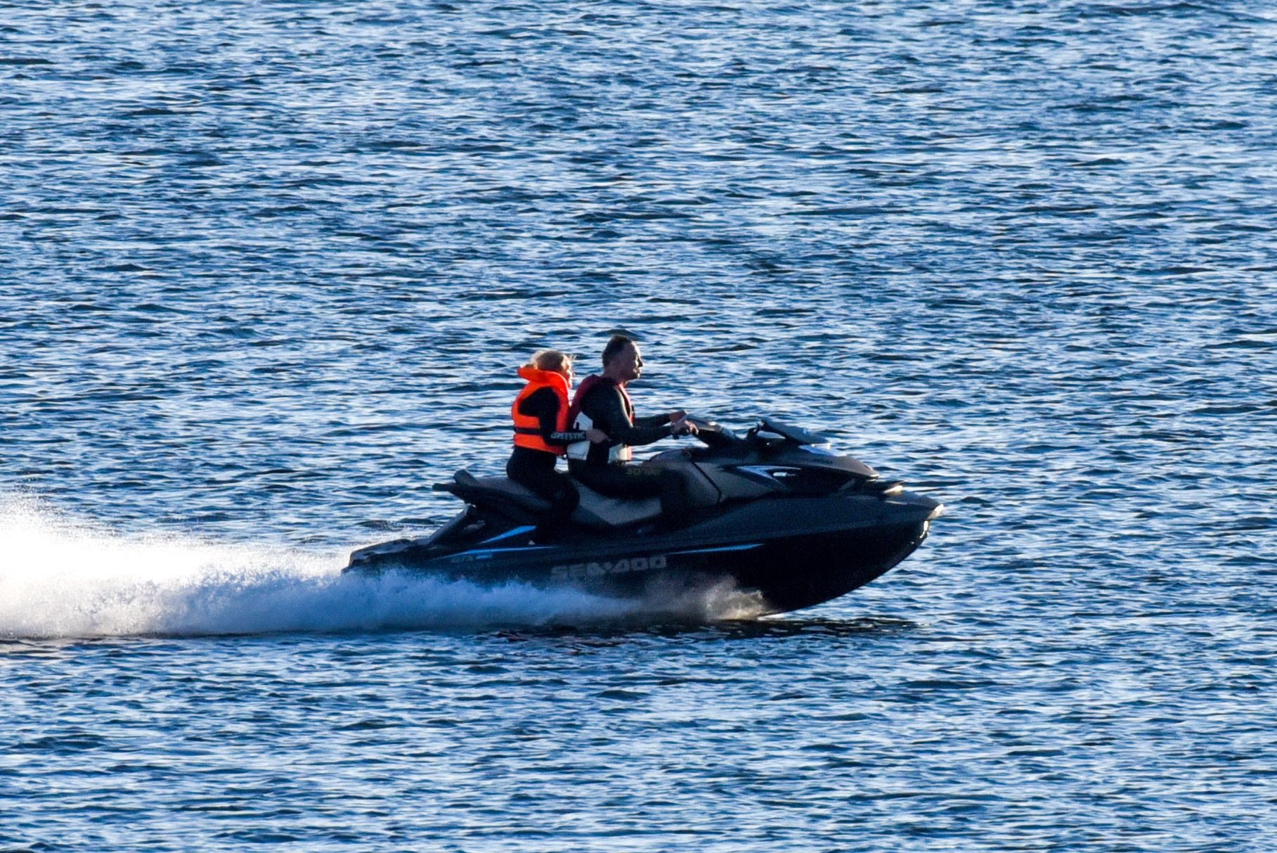 Andrzej Duda na skuterze wodnym z córką