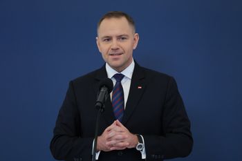 Kontrowersje wokół nominacji oficerskich. Zaognia się spór Nawrocki-Tusk