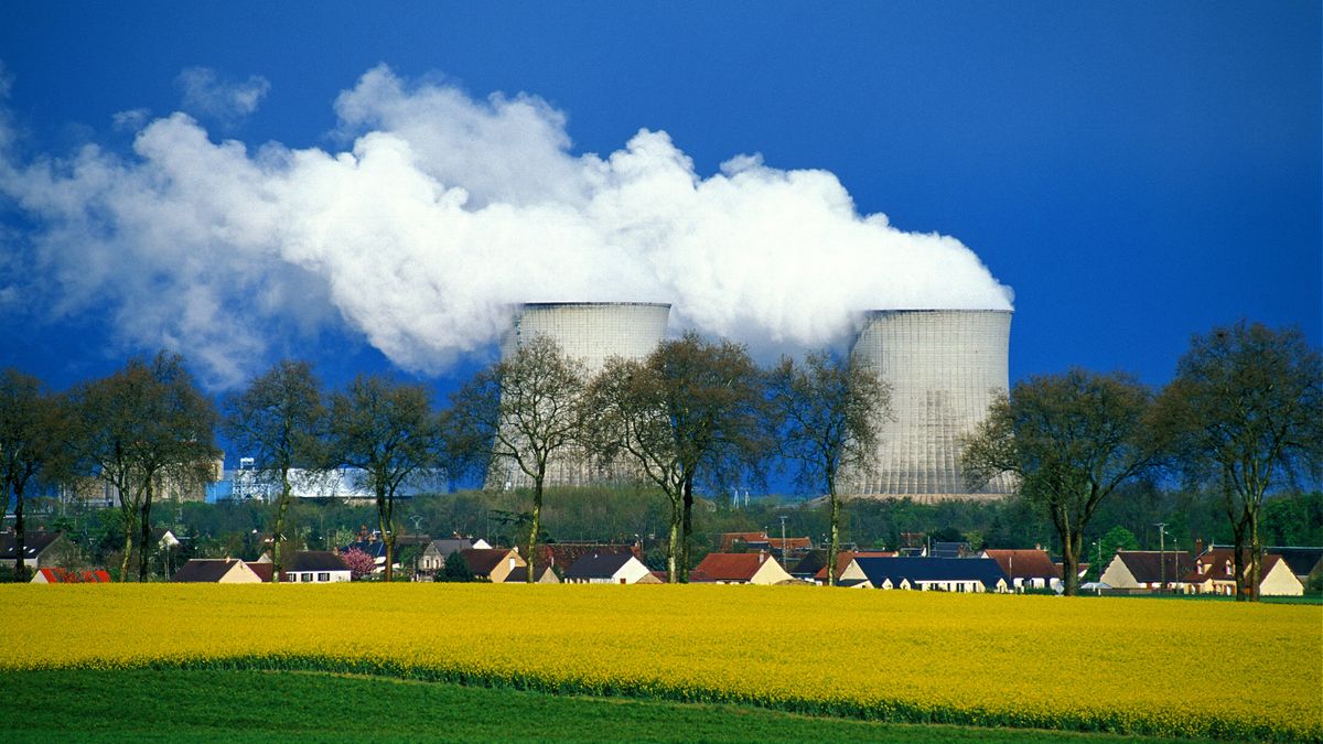 power station
Saint-Laurent-Nouan nuclear power station.
Godong
economy, nuclear power, village