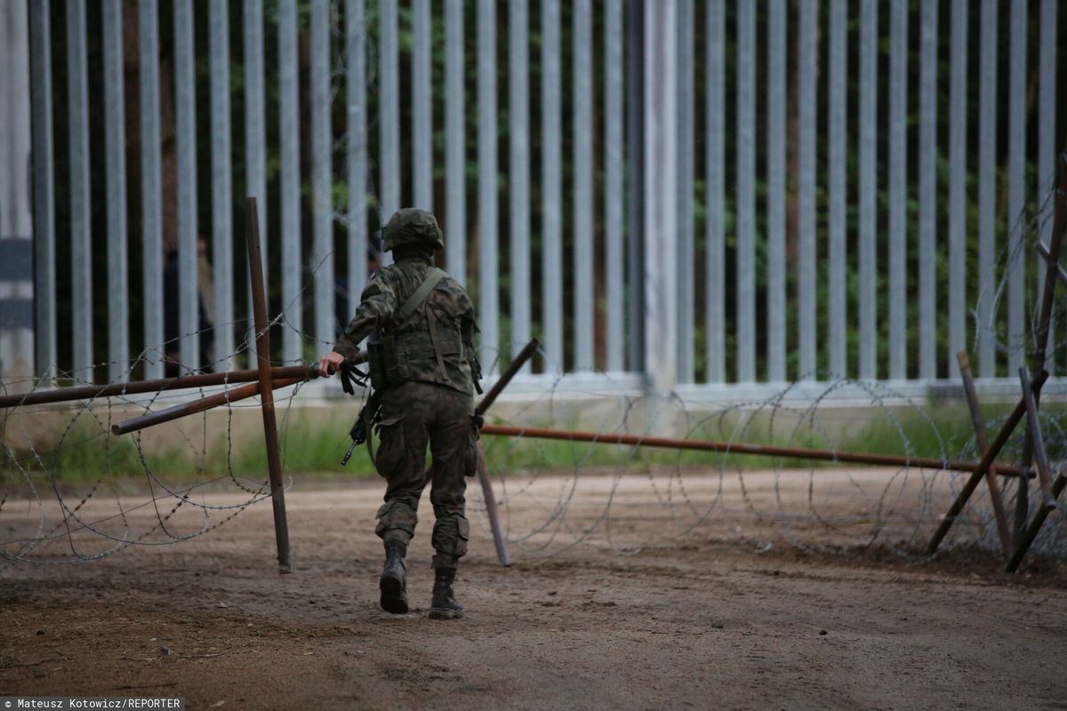 wojsko, granica, żandarmeria wojskowa, migranci, wojna hybrydowa, białoruś Żołnierze oddali strzały podczas obrony polskiej granicy. Zostali zatrzymani