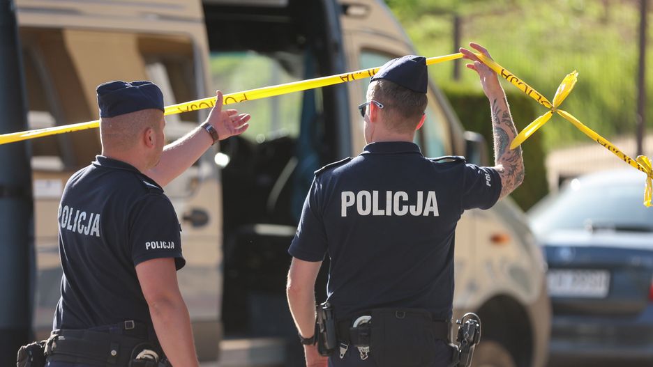 poszukiwania sprawcy strzelaniny
Grzegorz Momot
akcja policji, czwarta doba, funkcjonariusze, ob�awa, policja, policyjna, postrzelenie, poszukiwania, poszukiwania sprawcy, poszukiwanie poszukiwania, strzelanina ko�o Limanowej, strzelanina w Starej Wsi, zab�jstwo, policja s�u�by, poszykiwania tadeusza dudy