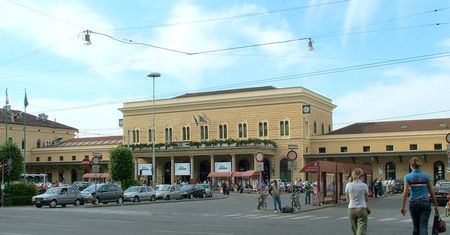 Kolej we Włoszech. Pasażerka zostawiła w pociągu walizkę z biżuterią za ok. 1 mln euro