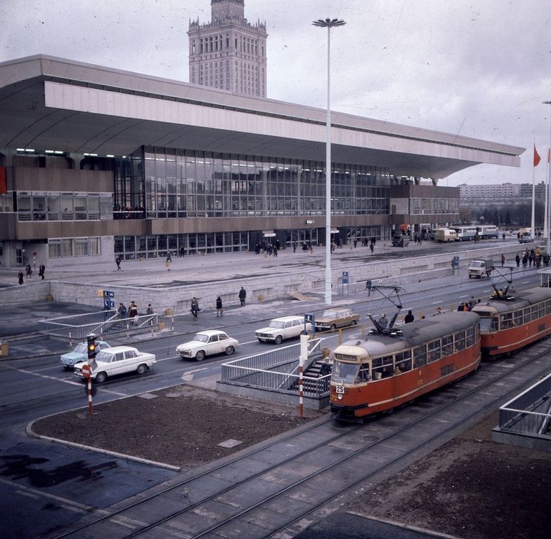 Dworzec Centralny w Warszawie kończy 40 lat #dziejesiewbiznesie