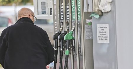 Ceny ropy rosną nieprzerwanie od miesiąca. Będzie drożej na stacjach?