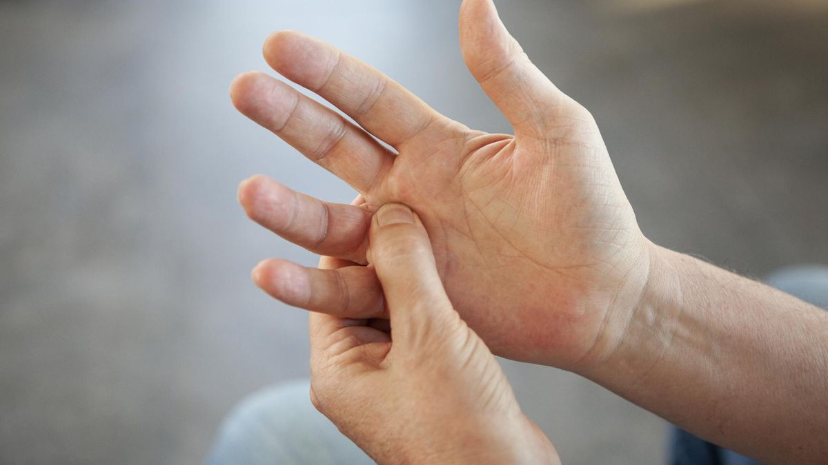 Alarmujący objaw. Zwiastuje niedobór ważnej witaminy