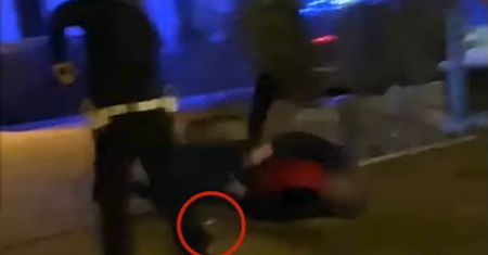 Mazowieckie. Szedł na policjanta z tulipanem w ręku. Padły trzy strzały