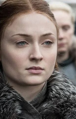 To ona?! Sophie Turner z "Gry o tron" nie do poznania